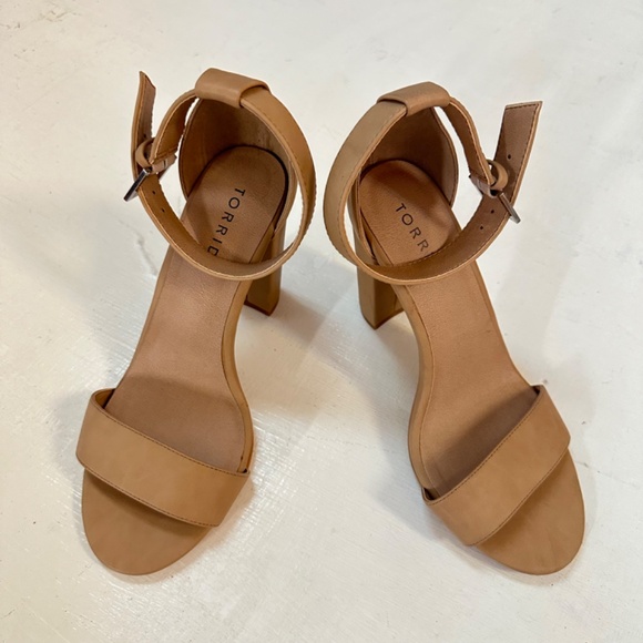Torrid Shoes Women's Size 7.5 W Ankle Strap Cone Heel Beige Sandals - Picture 3 of 12